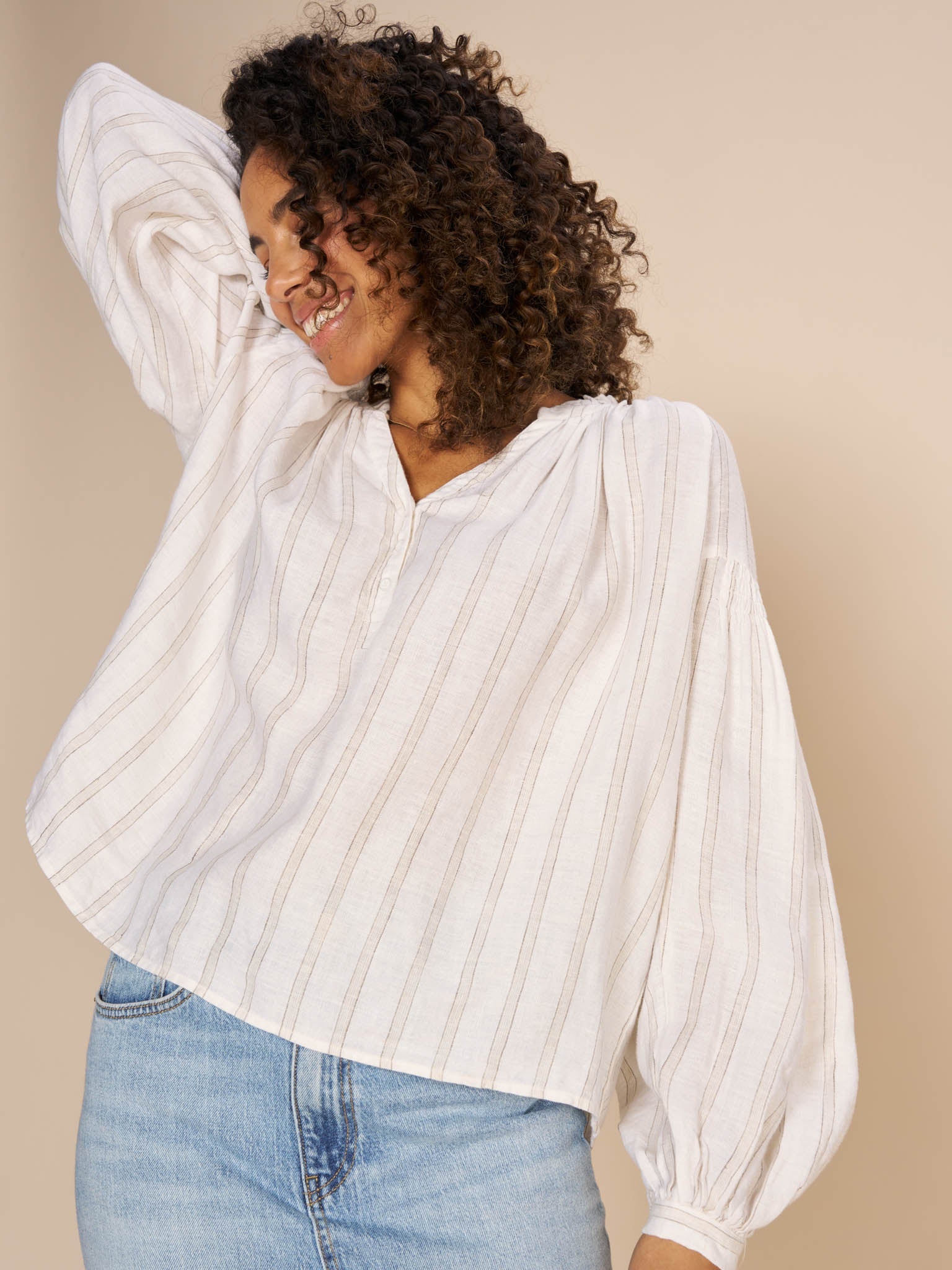 Modelshot / Ecru / Detail